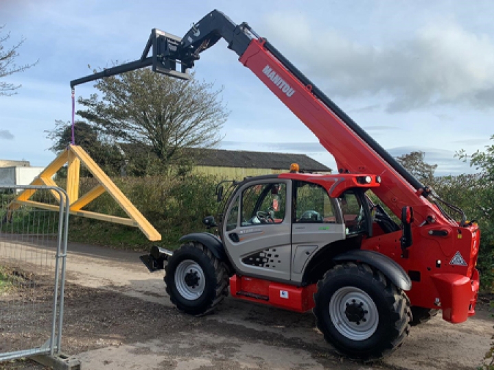Lifting Jibs (Carriage Mounted)